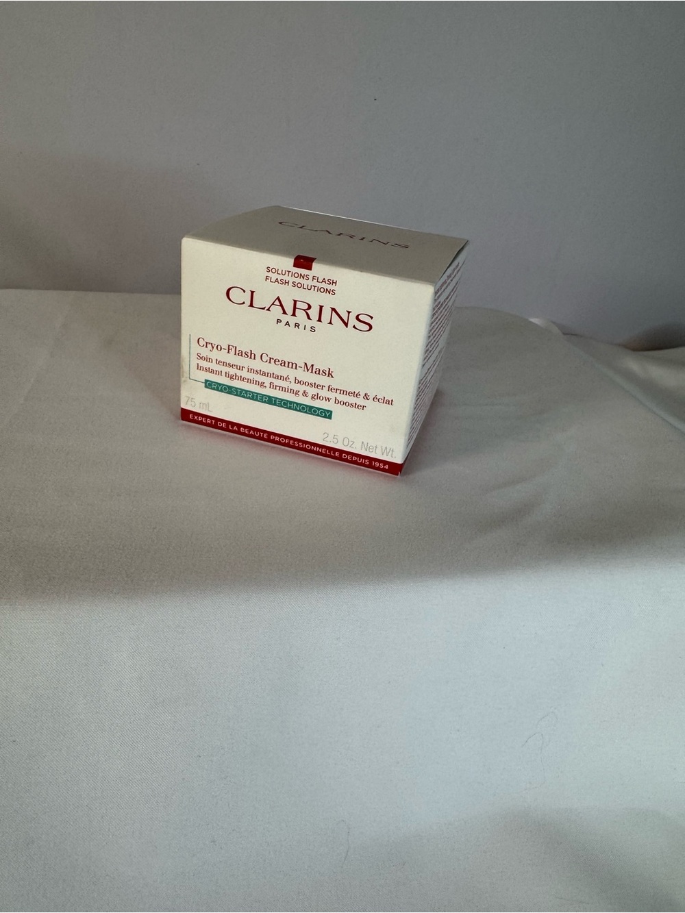 Clarins Cryo-Flash Cream-Mask in White and Red